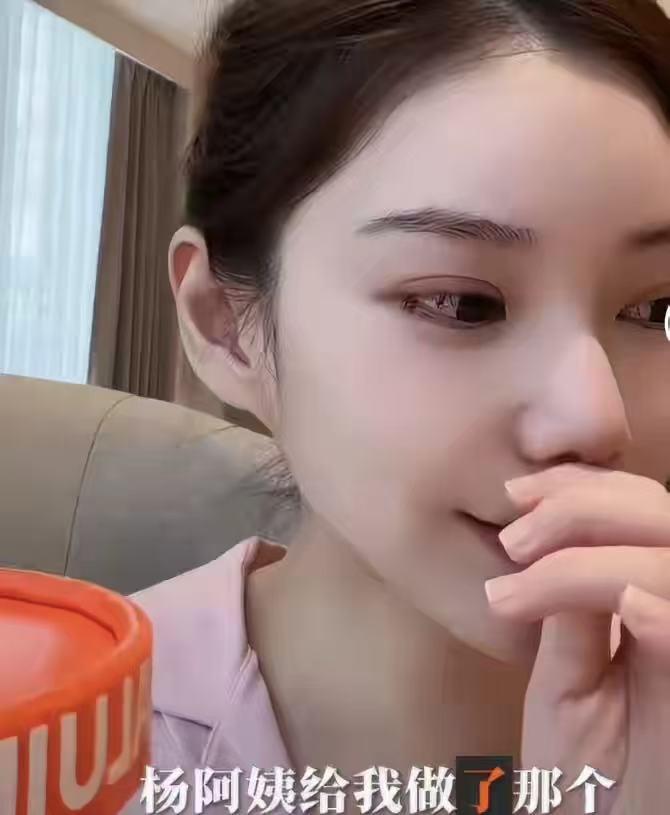 小杨阿姨自曝未复工并非家有喜事，这和小梅所说的前后矛盾！
 
都这样了，就回不去