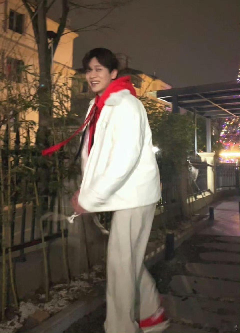 丞磊早期照片有种大男孩的感觉[开学季][开学季][开学季]最后一张人夫感好绝[打