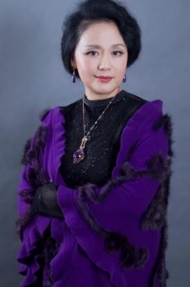 1979年，饰演潘金莲的廖学秋因为拍戏，和老公分别了六个月，她归心似箭，往家赶，