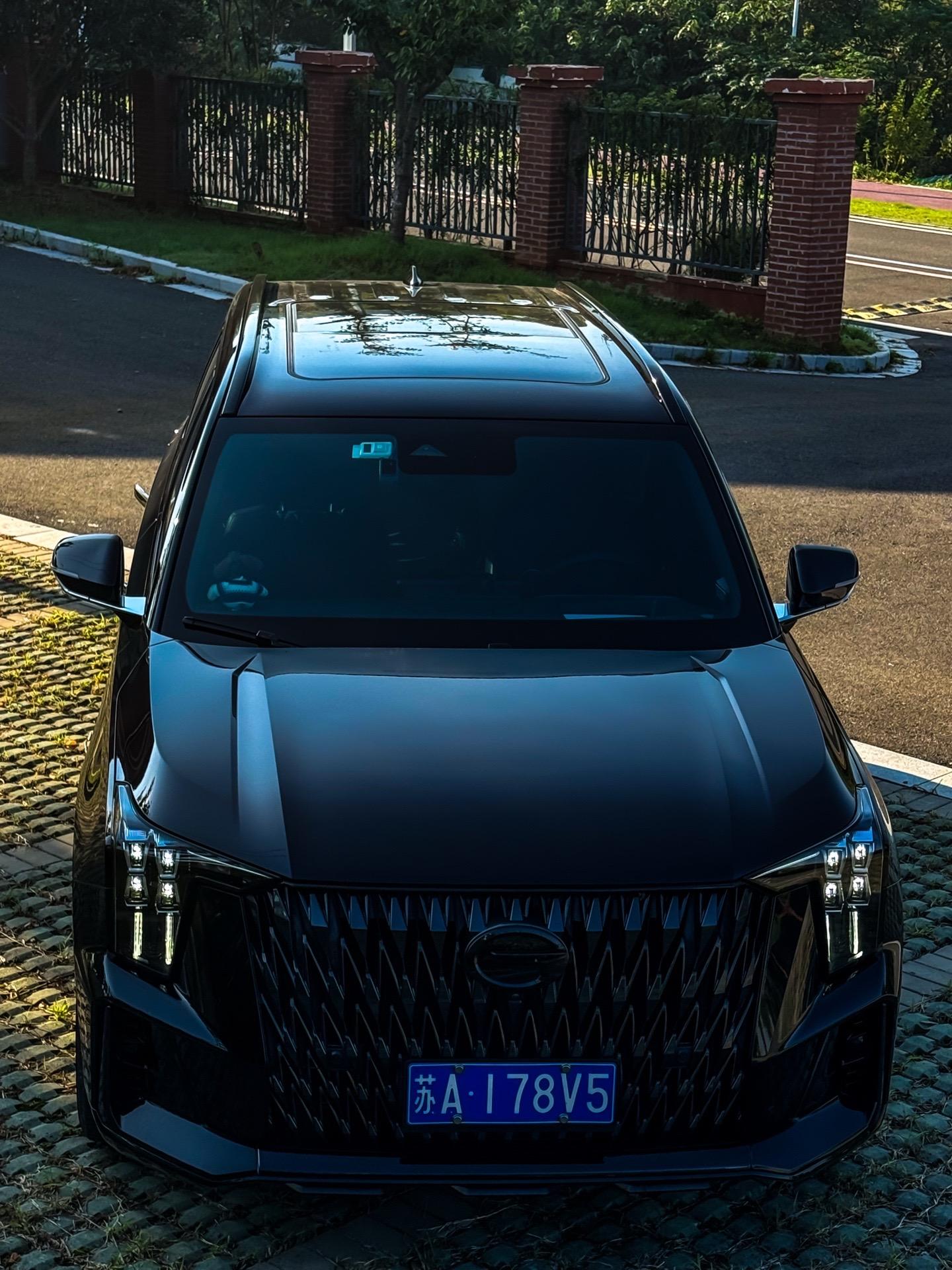 不说价格，就看这外观内饰你觉得这车值多少。