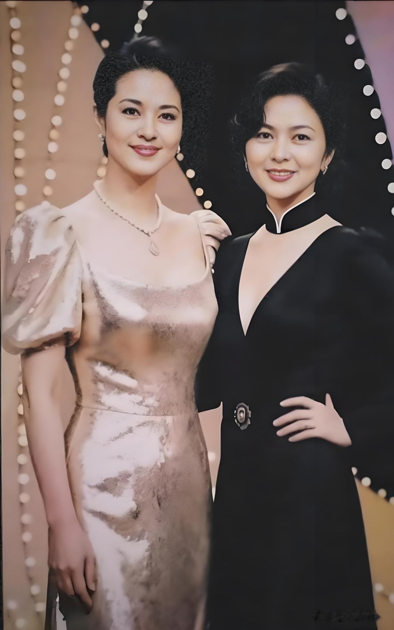 倪萍遇见关之琳，她输了吗？

花期鼎盛时期的关之琳，艳若桃李，风韵无边，时人也赞