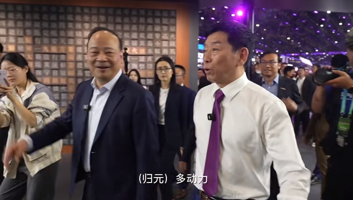 魏建军首秀长城环塔战车魏建军称要把赛车价格打下来魏建军首秀挺厉害啊，我真的很佩服