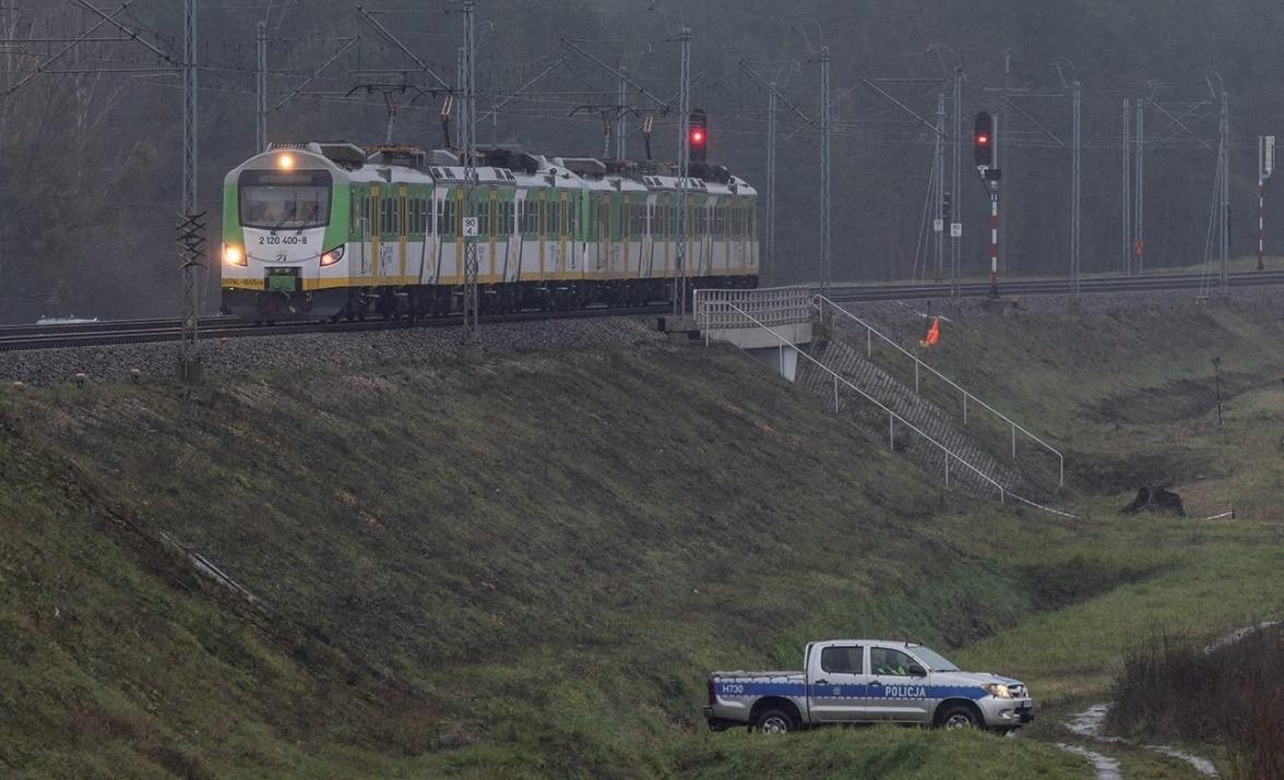 快讯！快讯！
俄乌冲突外溢？波兰援乌关键铁路遭毁！
据刚刚传来的消息，上周日，波