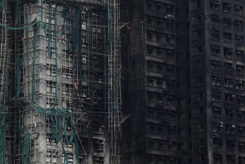 12月4日，郑秀文发长文回应香港火灾捐款质疑。她称捐款重点是帮人，捐完不会在意是