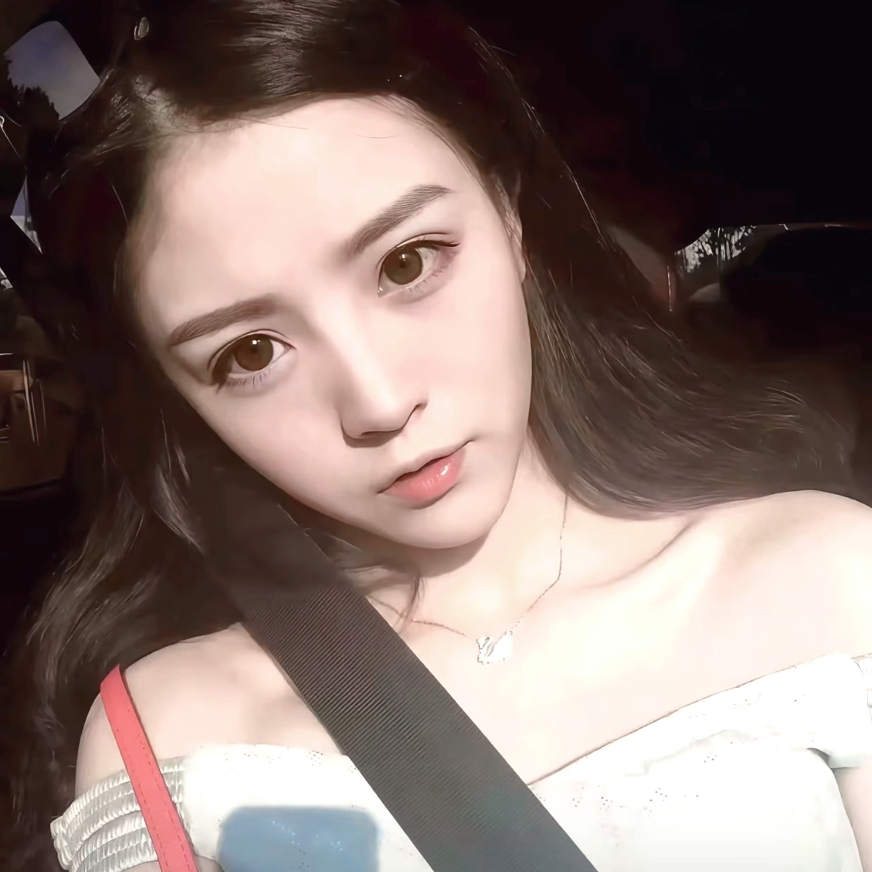 我想对早期田曦薇说的韩味傻子文案：脸蛋这样漂亮的话，是犯规吧？申告一个给啊。因为