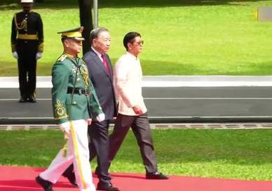 离开香会直奔马尼拉，越菲高调抱团，翻开经贸账本才发现这临时搭伙的戏码根本演不长。