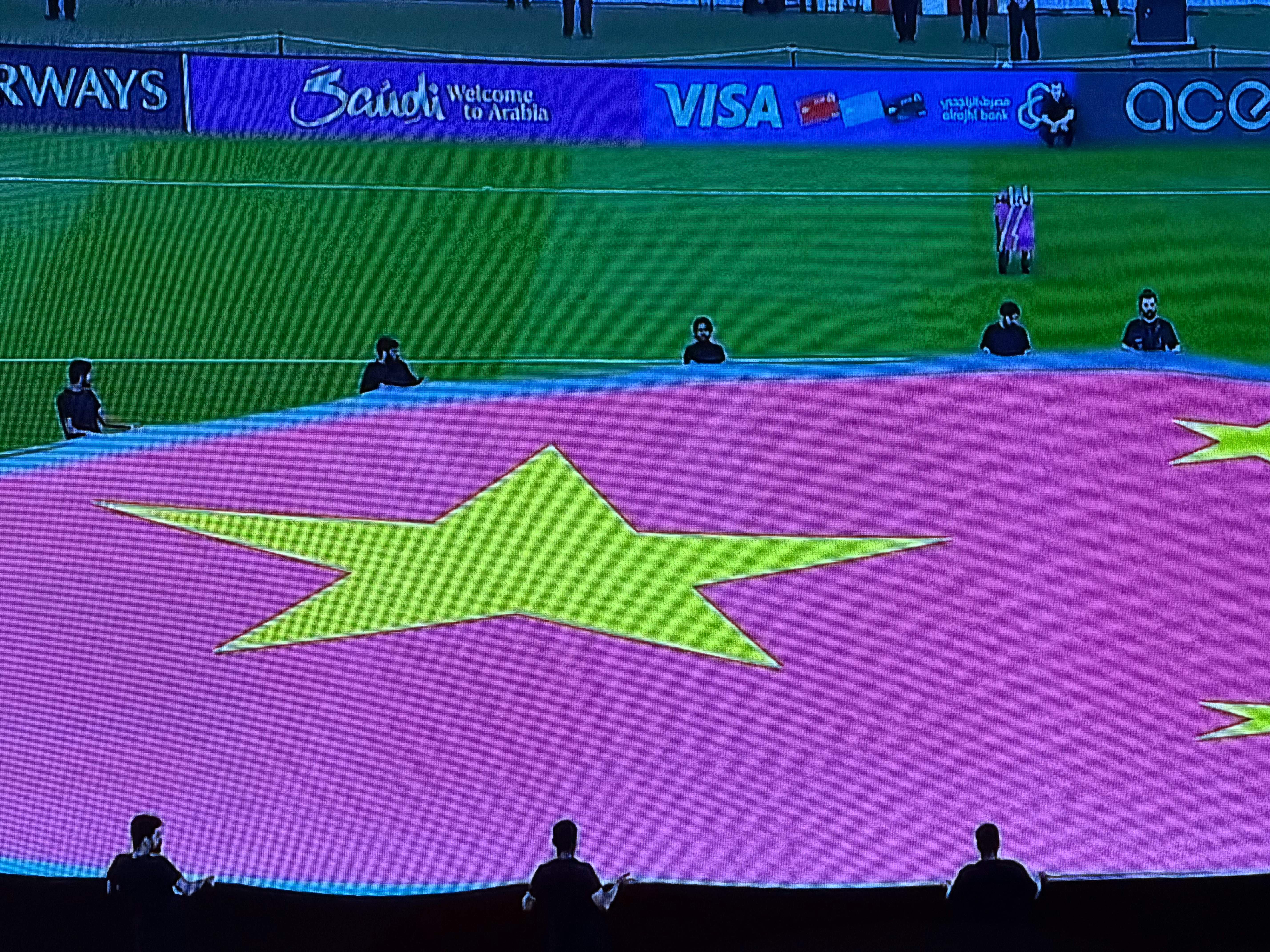 U23国足vs日本马上开始了，都在看吗？ 加油勇士们 祝你们拿下比赛！ 