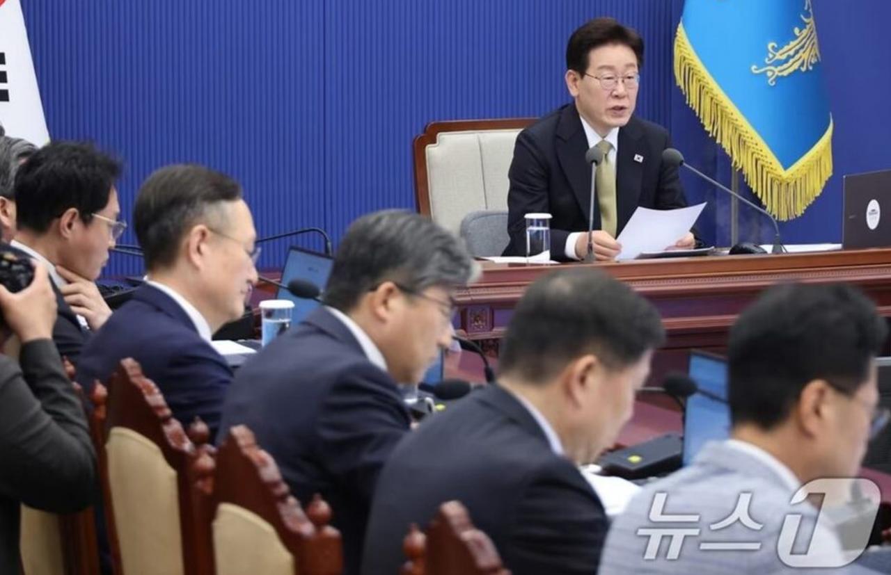 【韩国提出的“‘人工智能国民分红’构想”与“构筑人工智能世界第三大强国”之间的阻