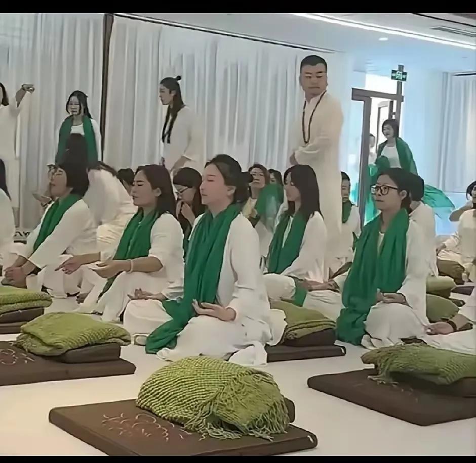 好奇！这些人到底是在修炼什么功夫？[what]