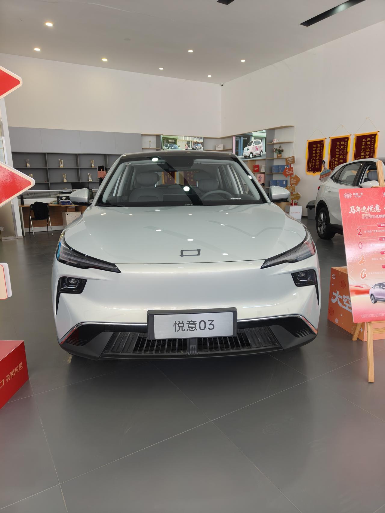 悦意03是一款紧凑级的SUV，但是个纯电车。我感觉就目前阶段来说，当然能选565