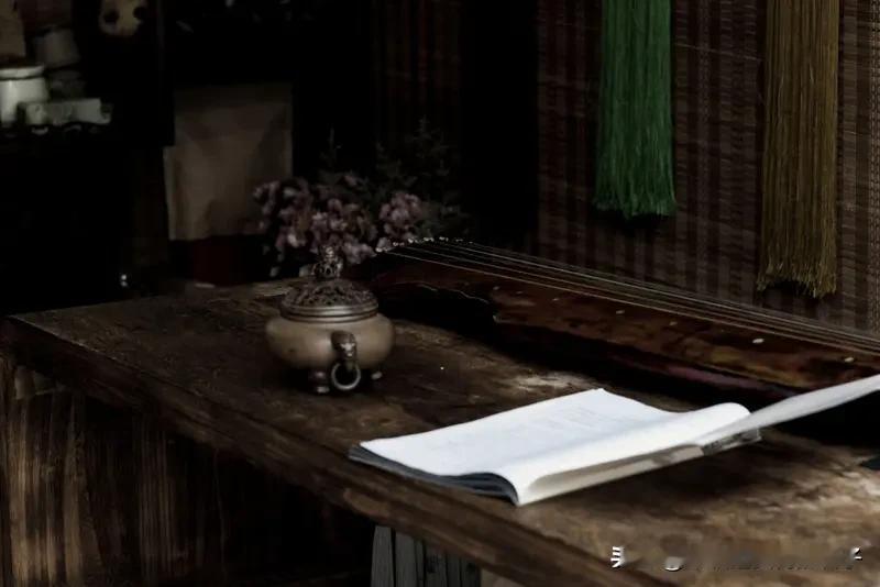 看到“江上吹笛灯火作伴”这个上联，瞬间就有了画面感，江上一人悠然吹笛，灯火摇曳相