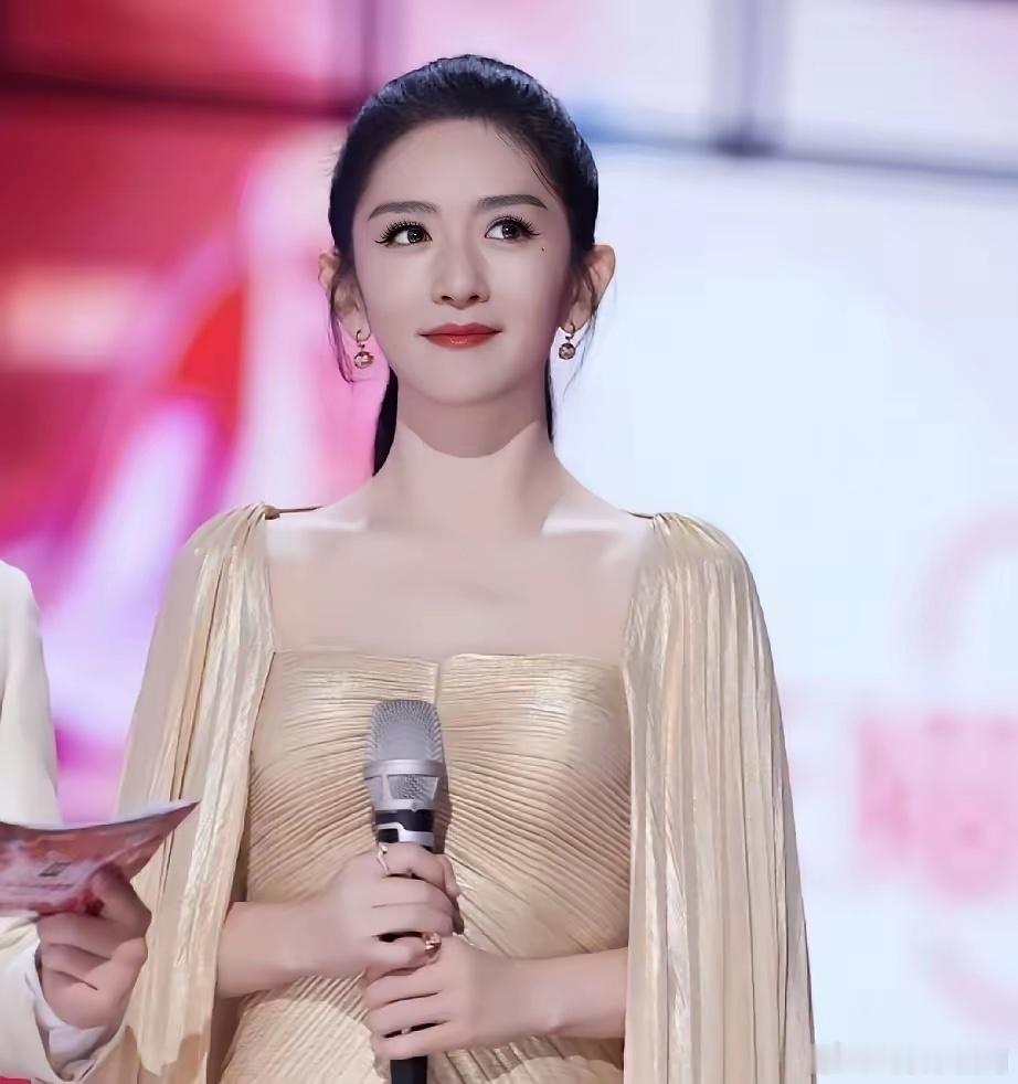 我严重怀疑，张杰当年娶谢娜，不是因为她的美貌，也不是因为她的性格，而是因为她对张