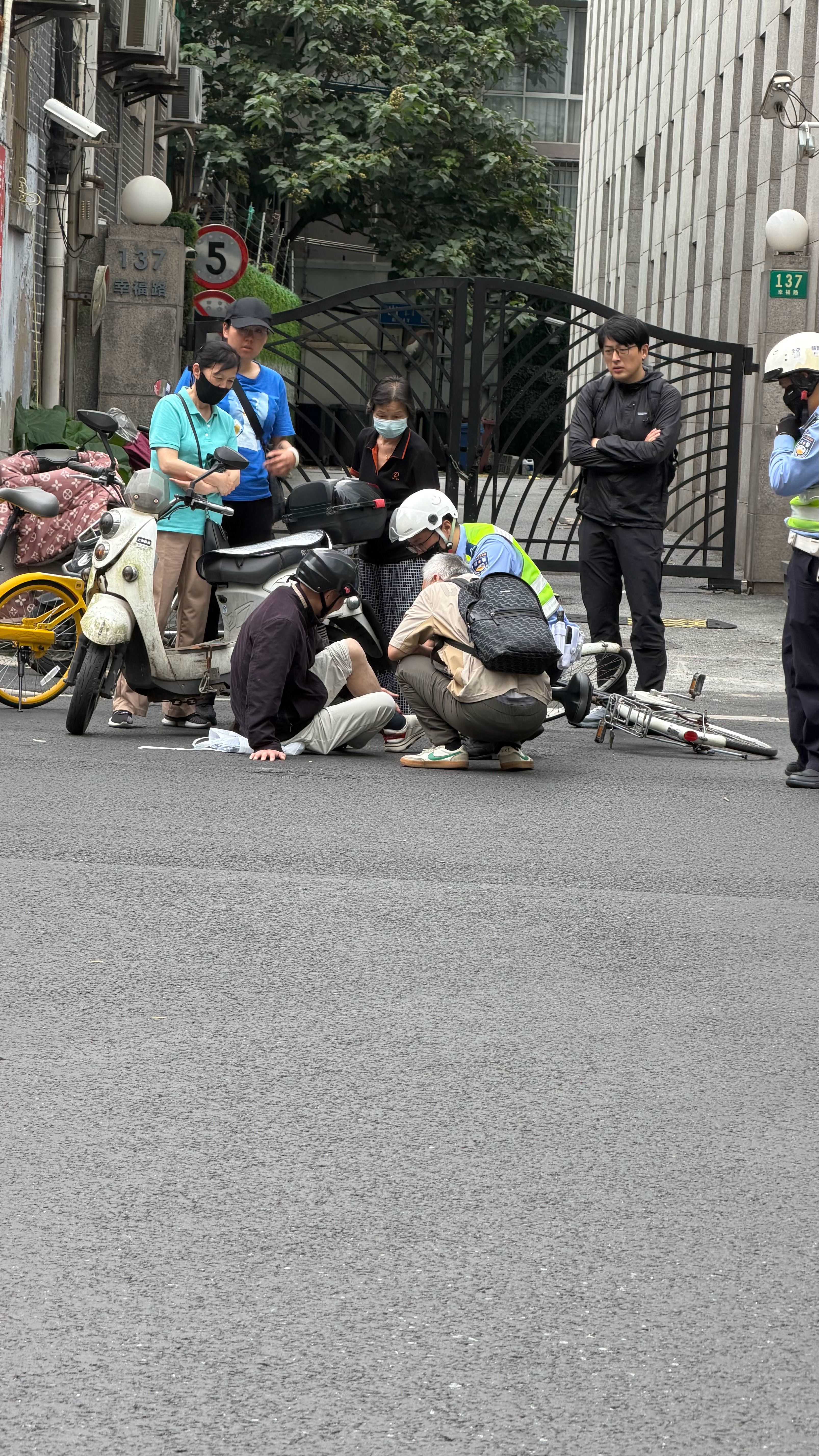 今天路上看到电驴撞自行车 