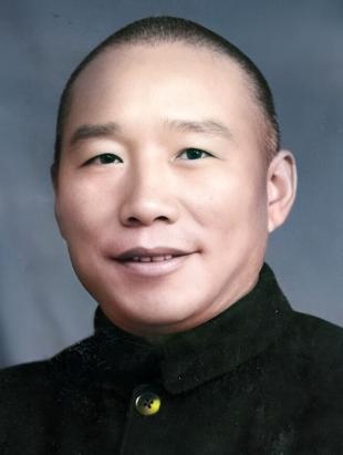 1948年，国军的一名伙夫和大部队走散了，被解放军拦下，解放军看他年纪大，便发了