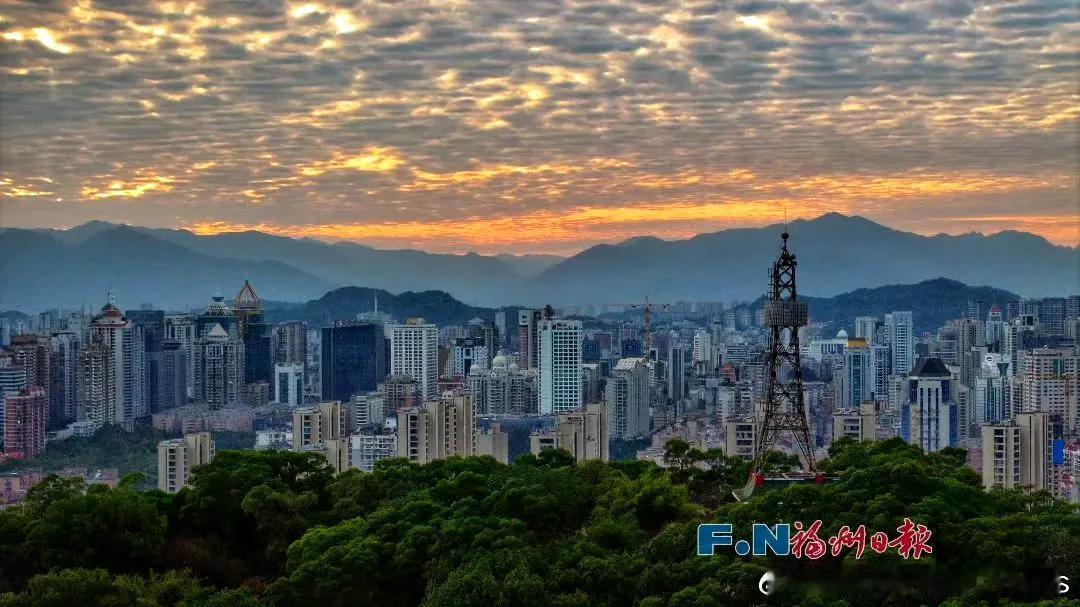 【惊艳！又刷屏了！今天福州美翻了！】

太美了！今天傍晚，绝美晚霞上线！今天福州