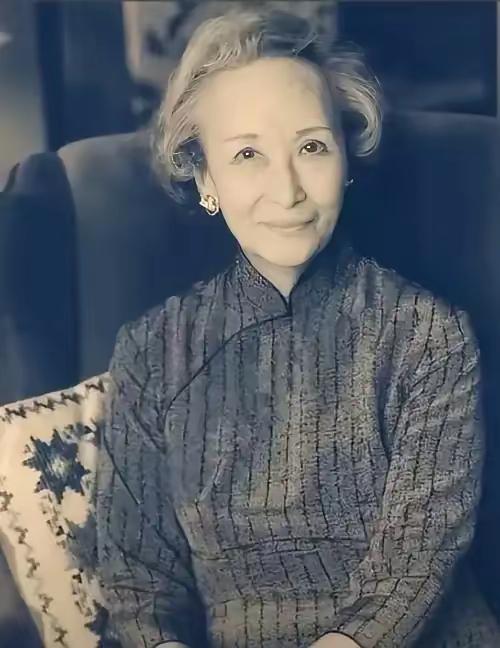 一位美容专家说：“绝大多数人都会越长越难看，男人女人都一样。如果你的人生是困难的