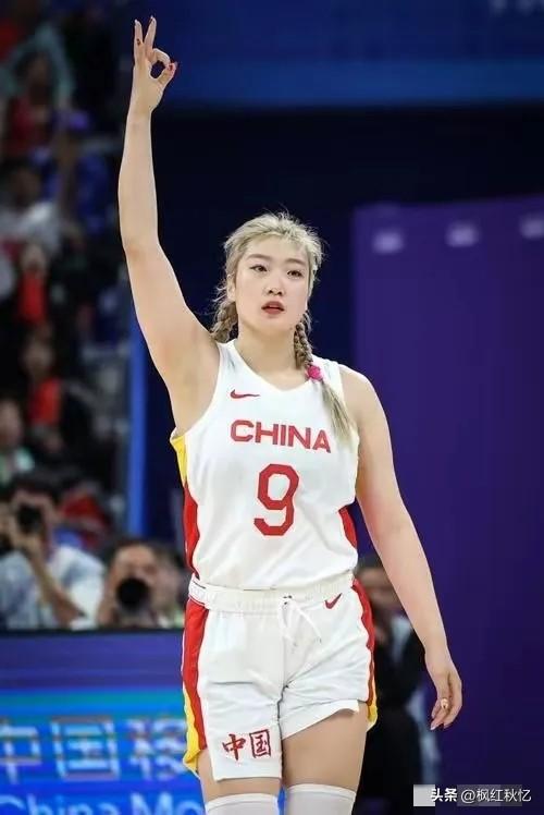 李梦终于发声了
中国女篮核心球员李梦在2026年8月12日通过个人微博发布的公开