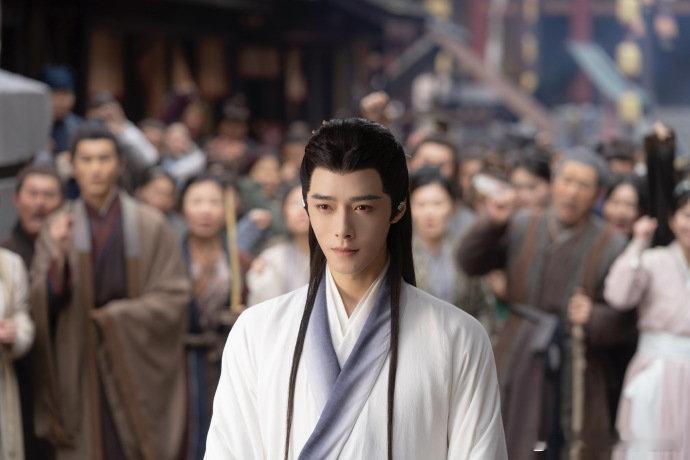 方逸伦剧里剧外都好会癫《水龙吟》柳眼是阴湿病娇的复仇尊主，性情阴晴不定满是杀气，