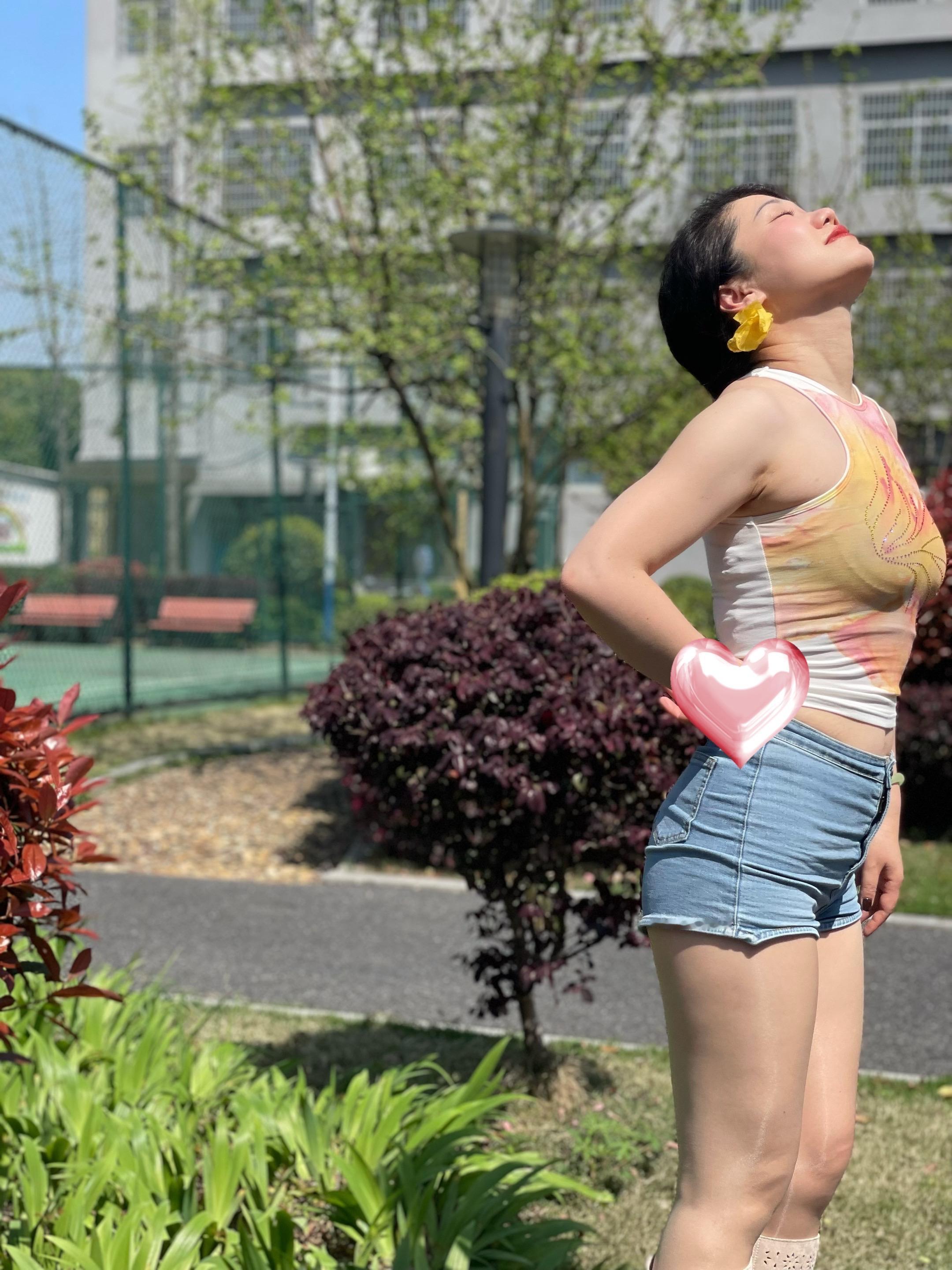 牛仔裤春日暖阳 