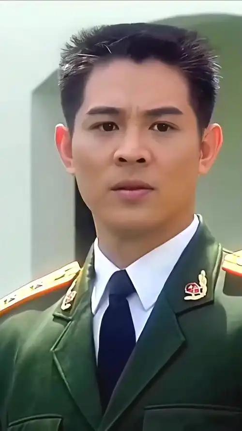 10月11日，李连杰在《杨澜对话》节目中，针对网络流传已久的“抛妻弃子”相关争议
