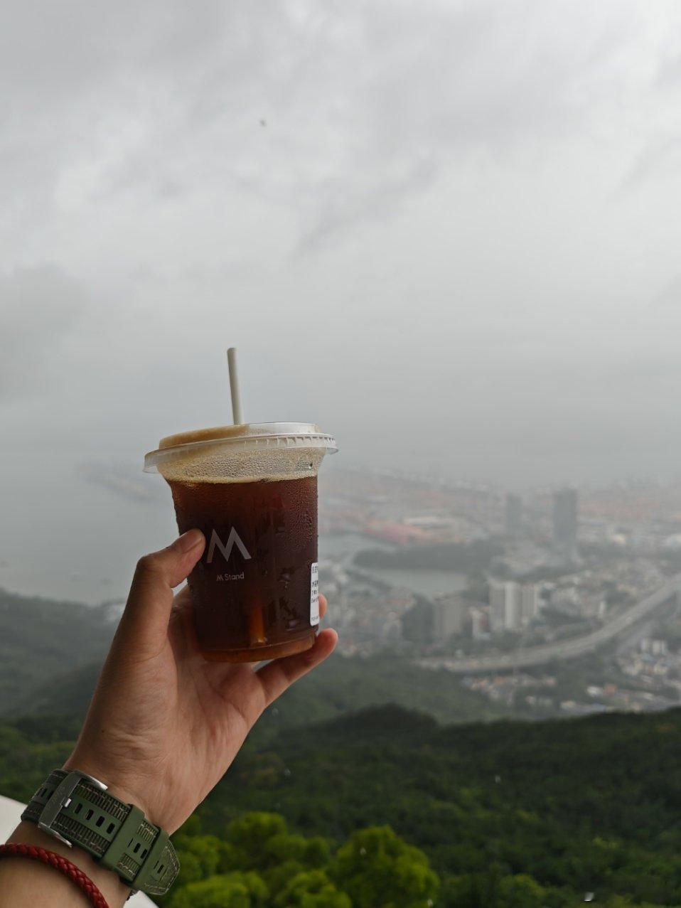 应该是深圳最高咖啡馆，没有之一了。。。  ​​​