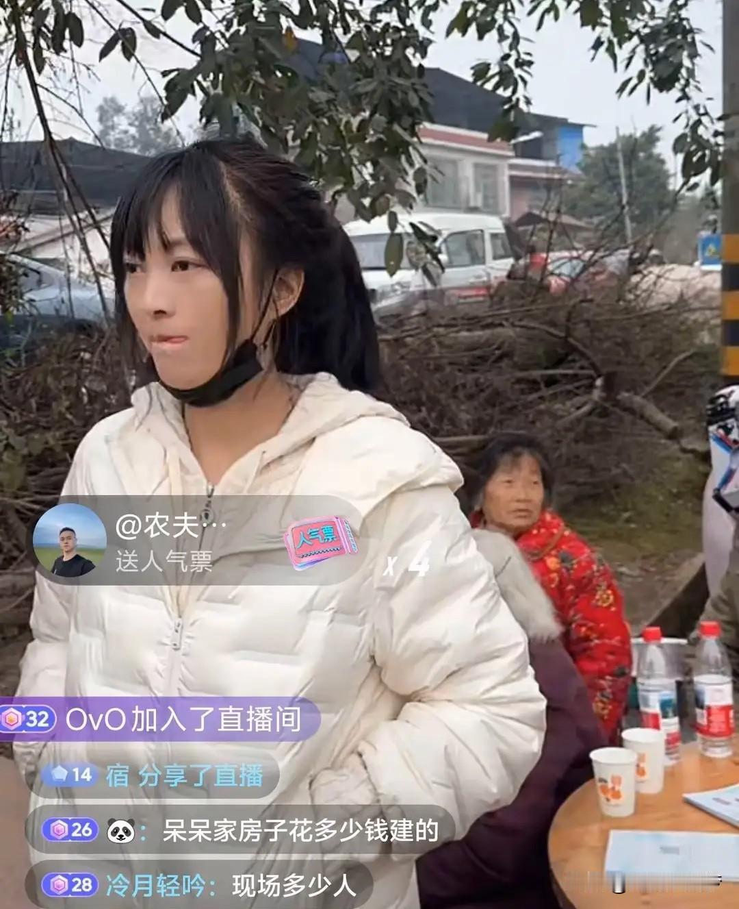 万万没想到！直播间里全程没咋说话，礼物愣是刷成了流星雨，好多玩意儿见都没见过；点