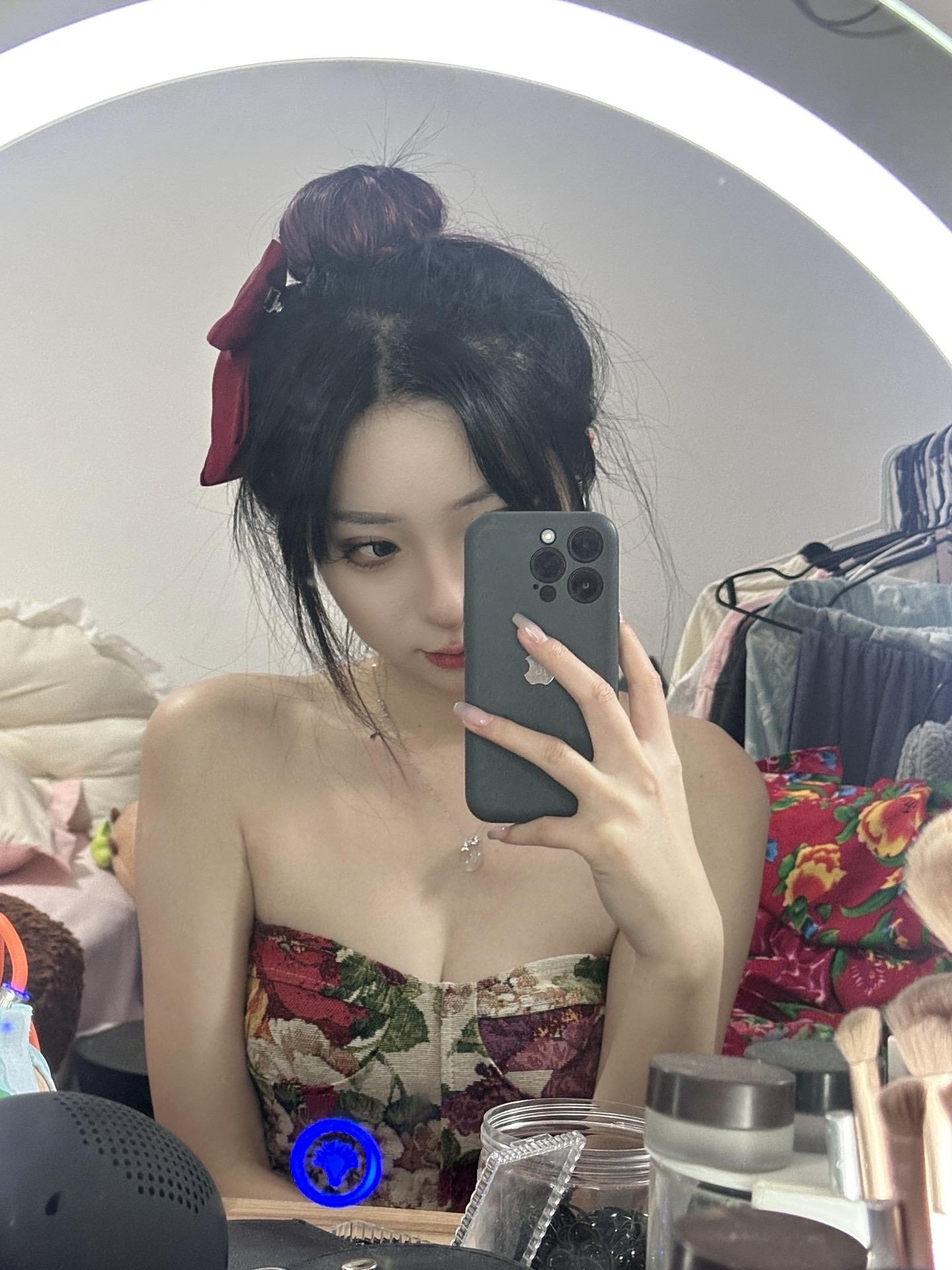 每次化完妆肯定要臭美一下