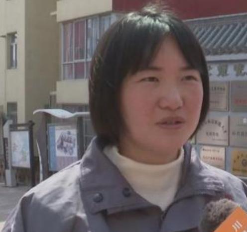 韩盈盈，女，山西人，是铜川市耀州区精善堂耀州陶瓷工作室陶瓷雕刻设计师。2008年