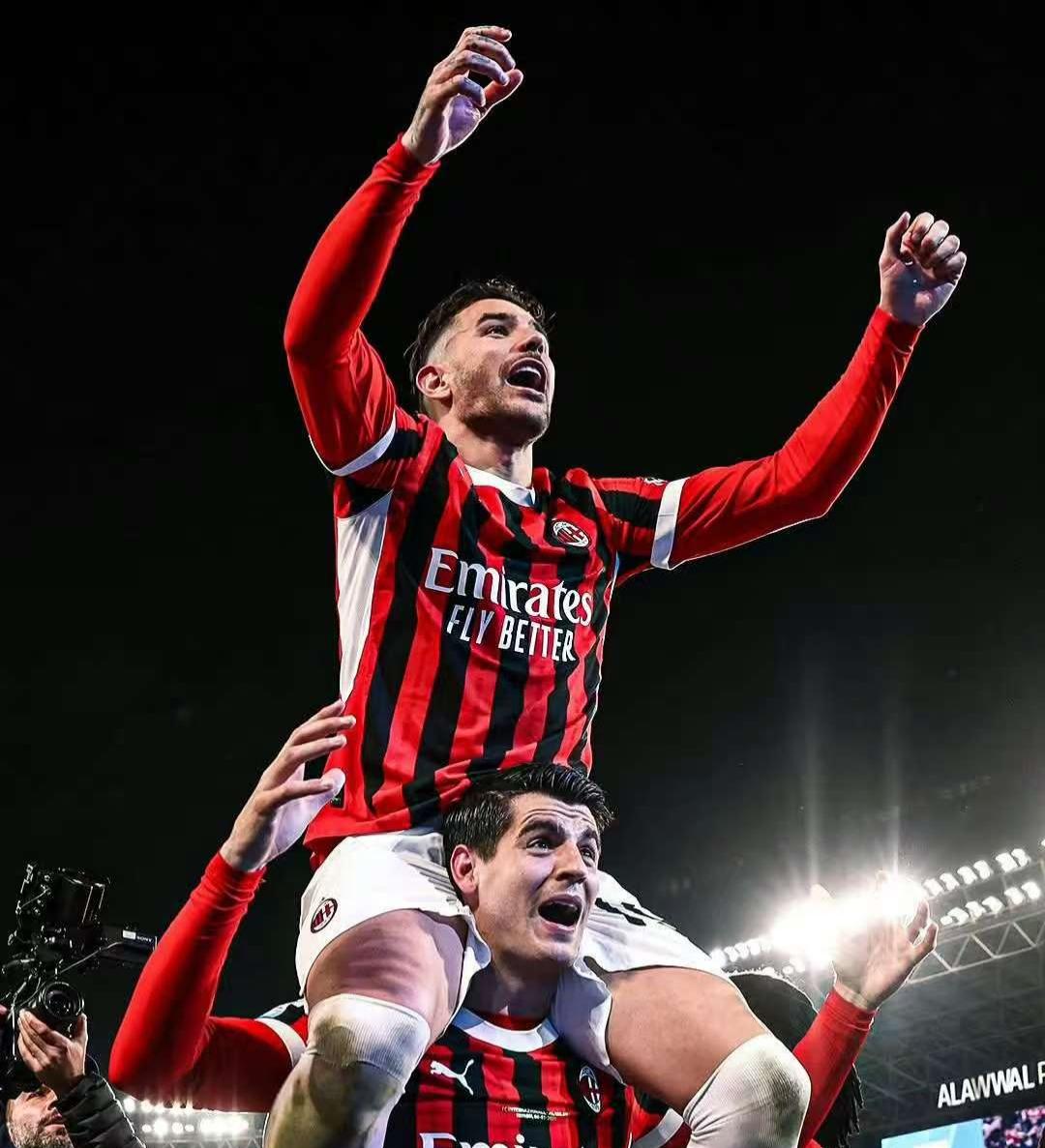 埃斯兔让人想起了特奥！
米兰1比0国米，埃斯图皮尼安一球爆射，红黑笑傲米兰德比。