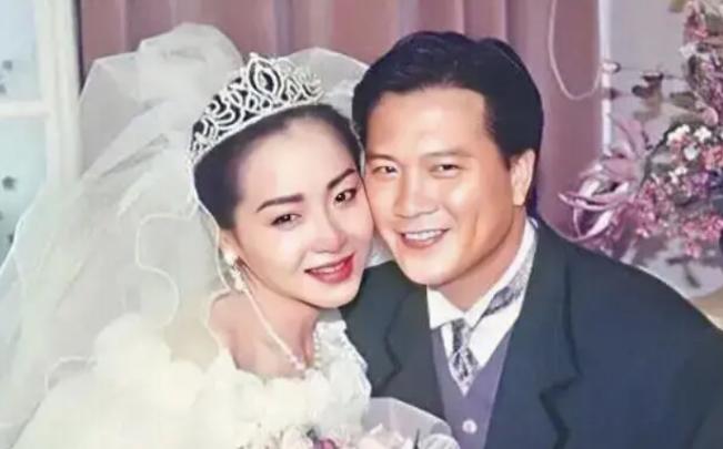 1984年，26岁的恬妞嫁给了印尼富豪，结婚当晚，她才知道老公可以娶二房，没想到