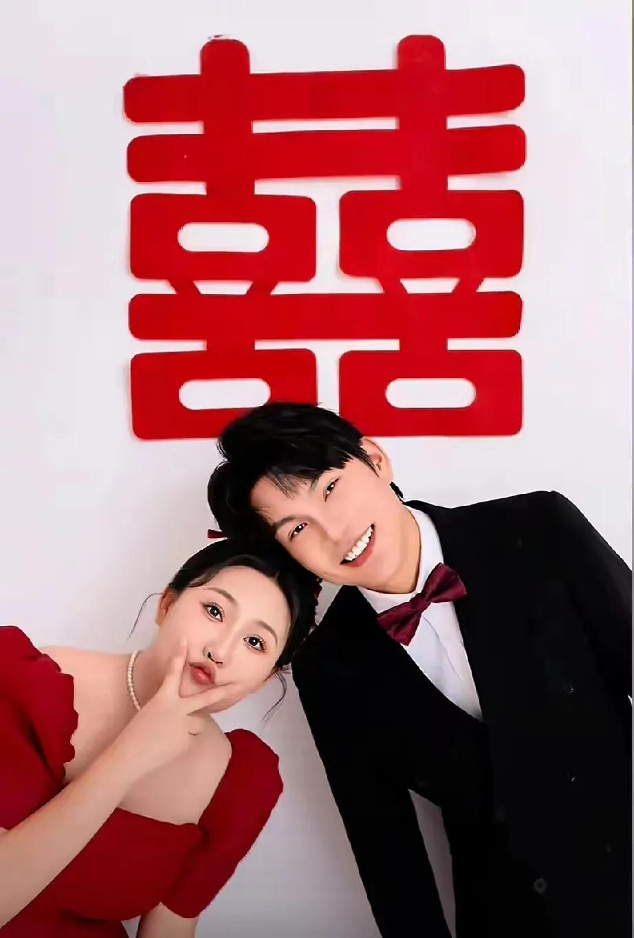 18岁东北小伙小马，在呼和浩特上大学时，邂逅了36岁的内蒙大姐李娜。相差18岁的