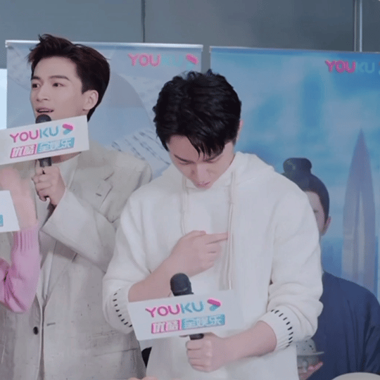 #王星越叫张逸杰哥哥#真的，你俩别太有梗，这样的兄弟情很难让人不爱。#王星越让张