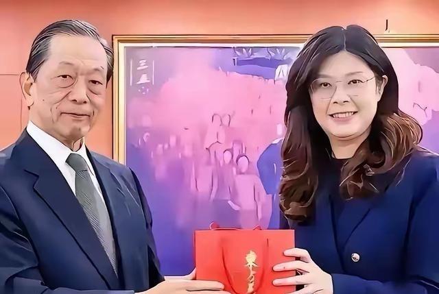 台湾国民党残余势力向日本政府捐款后不久，日本政府竟公然宣布恢复其当年侵华的邪恶旧