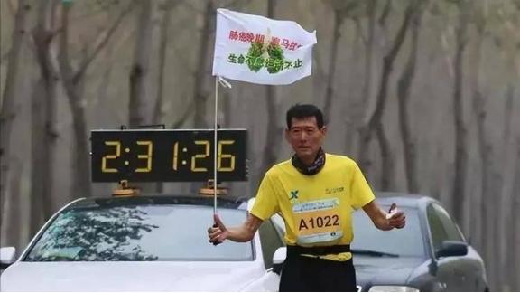 “你只能活三个月了！”2016年，53岁的安徽男子被确诊为肺癌晚期，医生说手术无