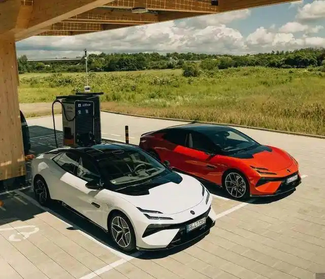 据汽车媒体Auto Blog 11月19日报道，莲花旗下超级GT跑车Emeya在