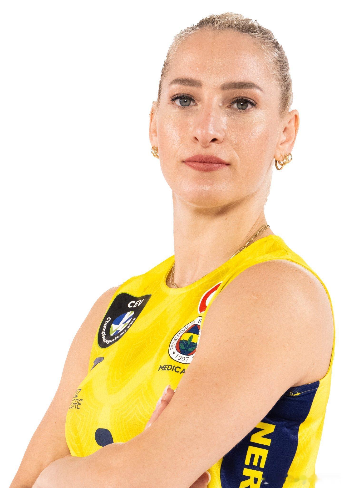 📊24-25赛季女排土超  费内巴切3-0土耳其航空防守技术统计：🔵 10 