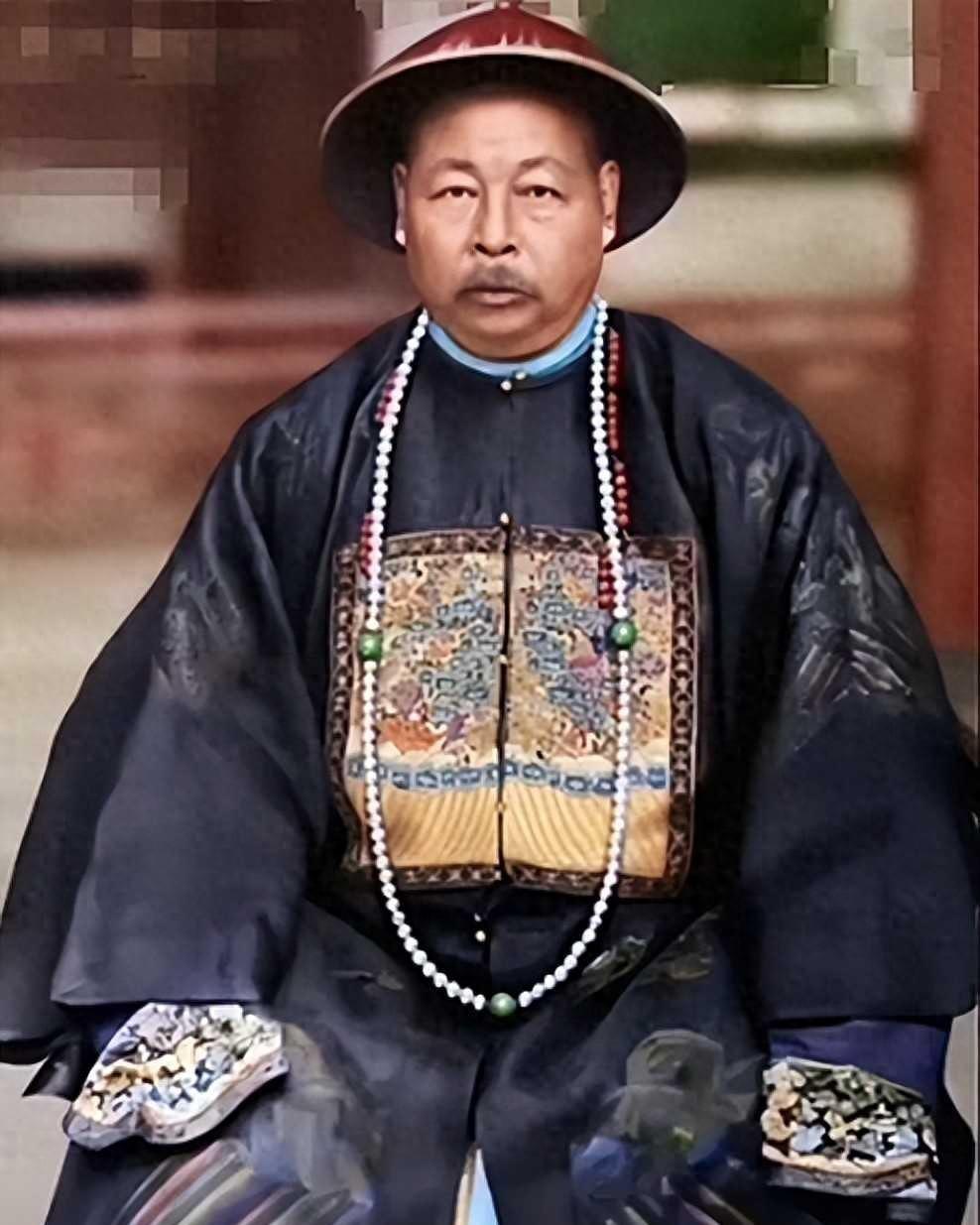 左宗棠因入赘被嘲笑房事太过频繁，丈母娘竟把陪嫁丫鬟安排到他房里一起伺候他吗
18