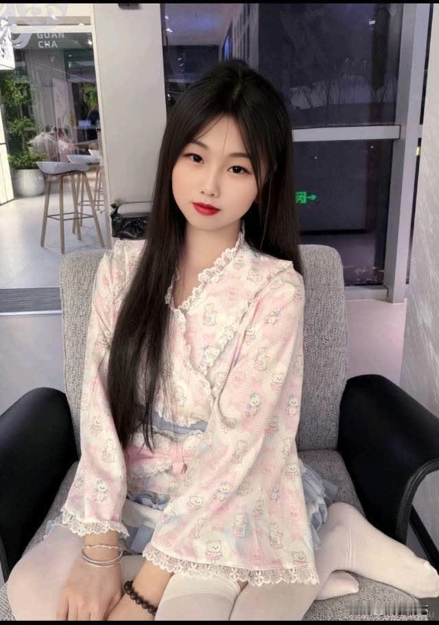 甜美少女风，粉色蕾丝连衣裙，优雅气质满满！💕