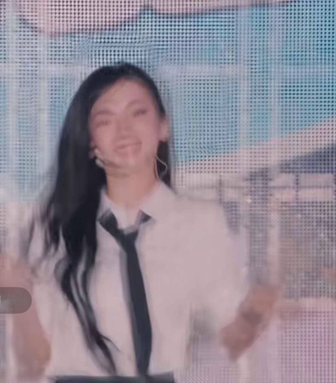 柳智敏怎么给自己原生脸蹦跶出来了 