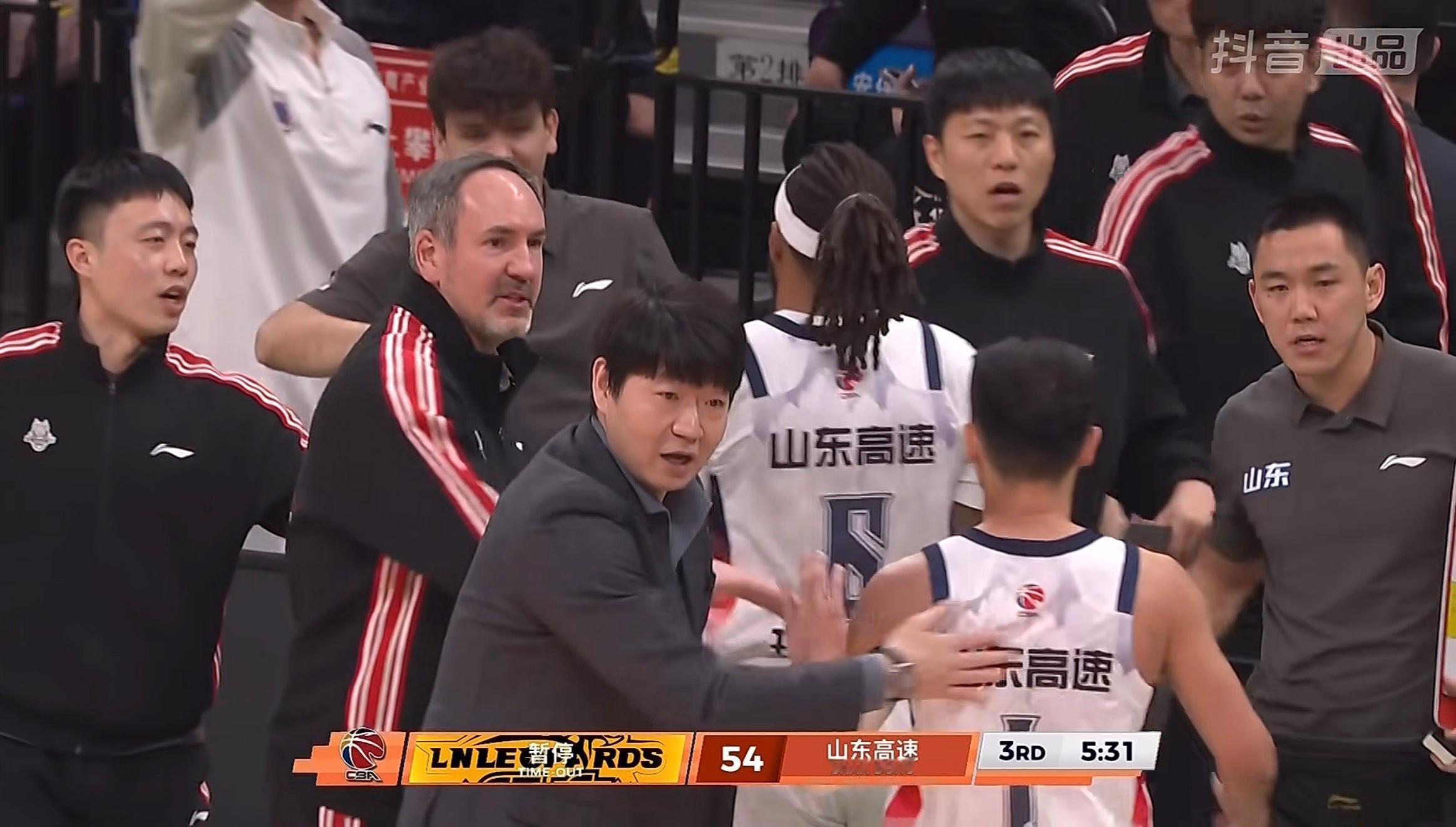 山东打了一波7-0，领先优势来到最大的14分。辽宁男篮vs山东男篮