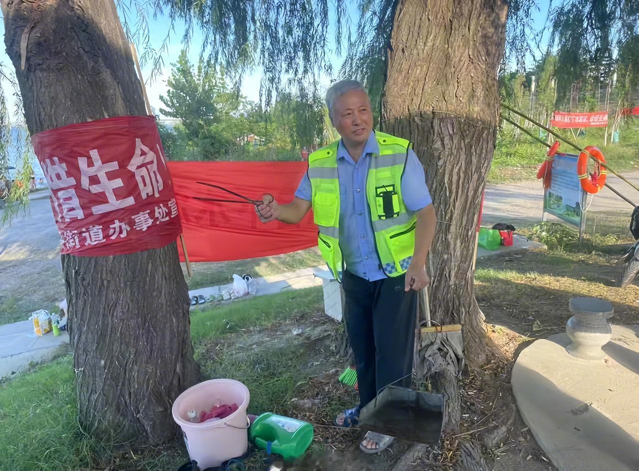 【75岁襄阳退休民警做过8次手术跳江救人，“好人”当之无愧！】年过七旬、身患两种