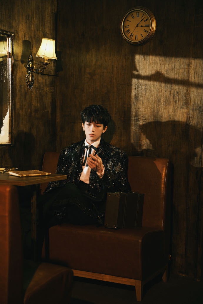 黄子弘凡最冷的地方跳最热的舞 哈尔滨极寒解锁反差感，热舞张力拉满，每帧都是名场面