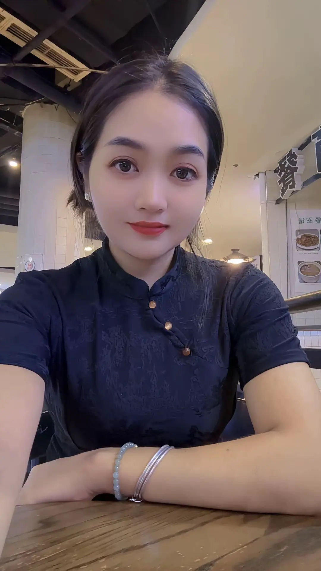 你强大 别人在你面前呈现的就是人品， 你落魄 别人在你面前呈现的就是人...