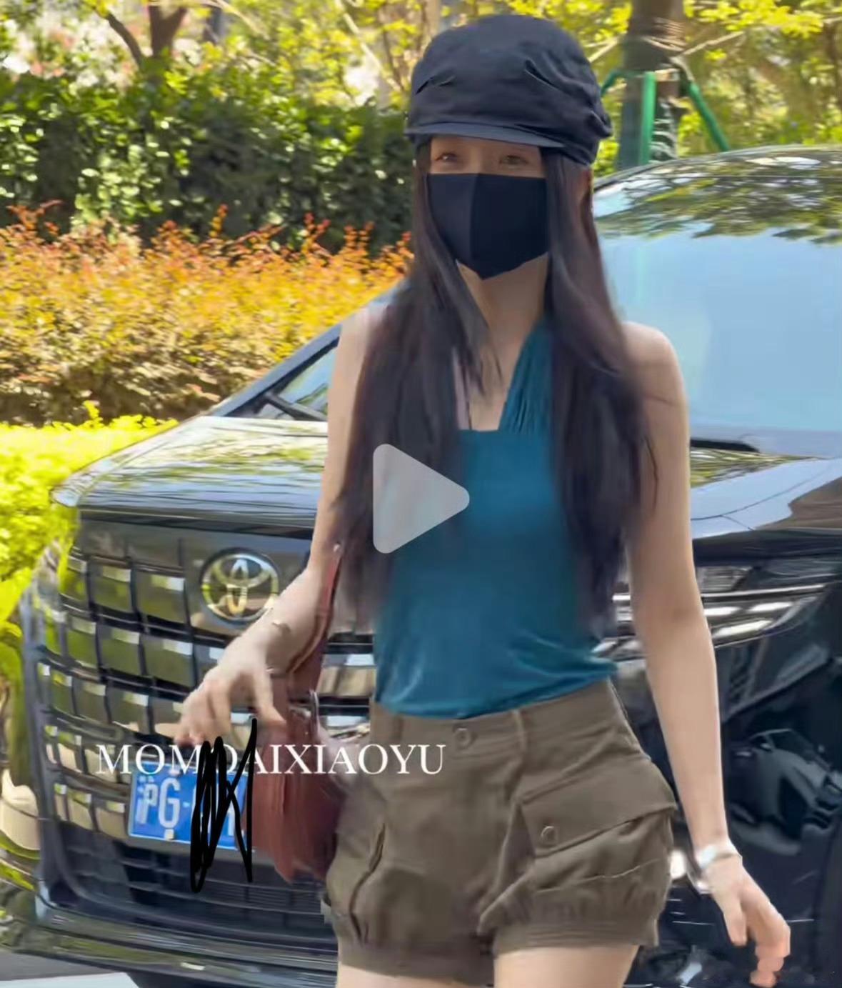 曝虞书欣因违反交规被约谈 爆料是浙江的车牌，虞书欣常坐的是上海的沪牌啊[疑问]虞