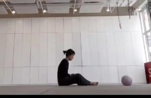 孙俪，太拼了[捂脸]

6月25日一大早，很久没有露面的孙俪在社交平台发文一些视