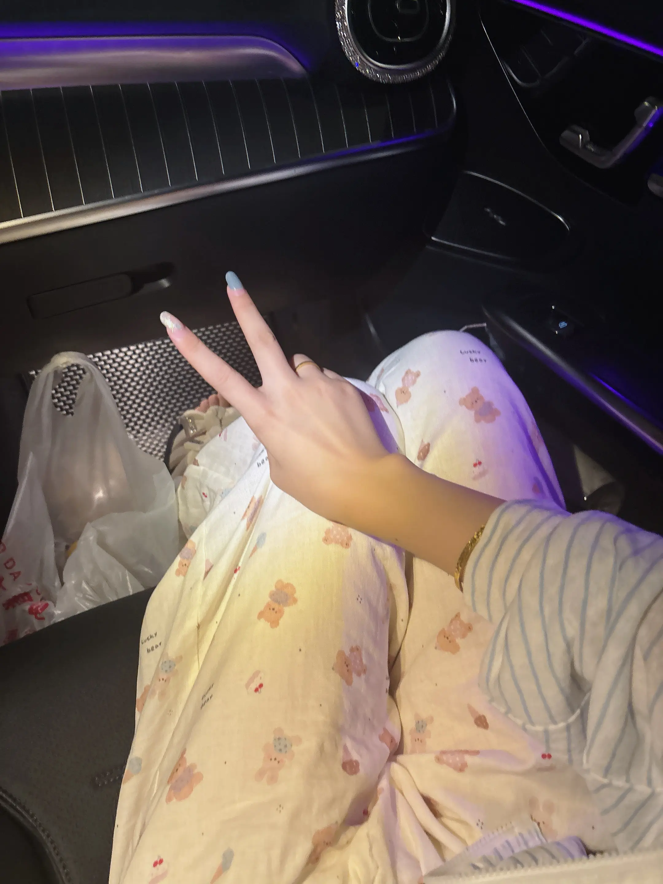 现在什么都好。就是没了灵魂。很早了，然而我也无所吊谓。孩子是我唯一的期...
