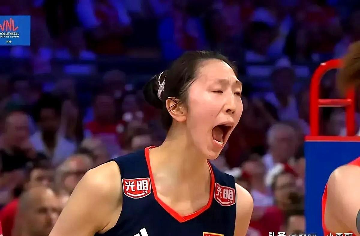 52次扣球，手都抡冒烟了，吴梦洁最后一下连跳都跳不动——这就是中国女排输给波兰的