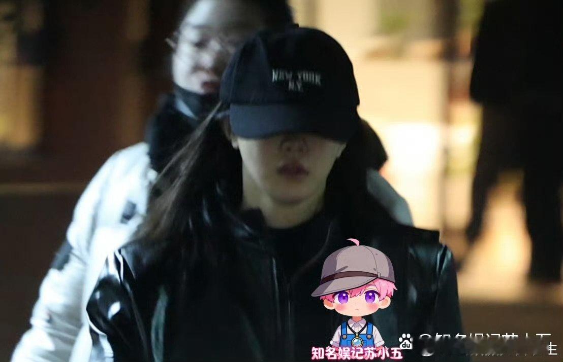 于文文晕倒后首次现身 于文文晕倒后首现身 