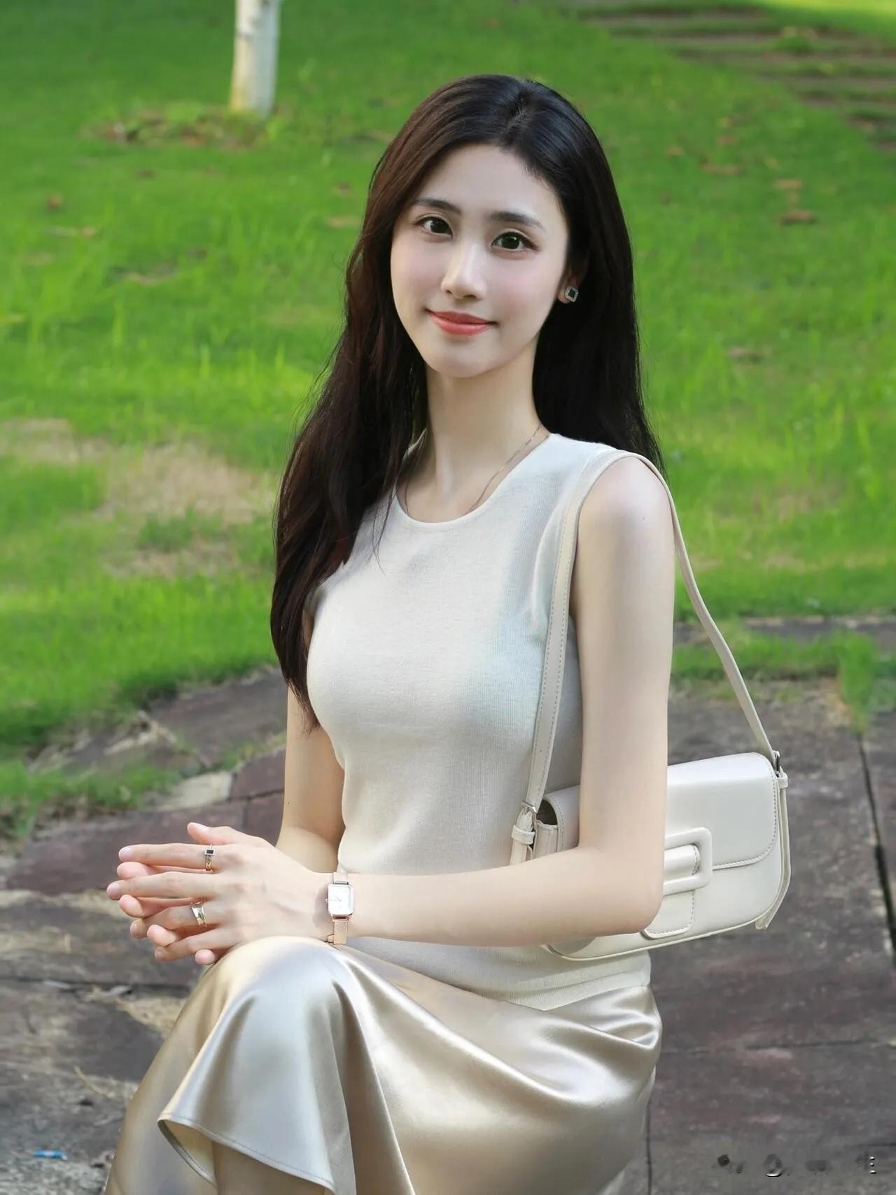 曾经以为，天涯是遥不可及的远方。直到来到这里—天涯海角，才明白，天涯其实就在脚下