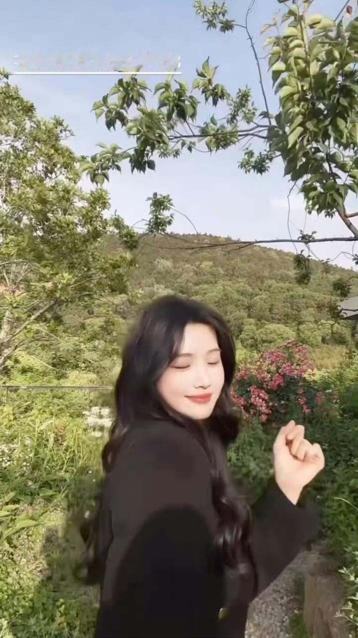 卢昱晓 ins更新了跳舞视频，太可爱了！如此美萌🥰🥰 